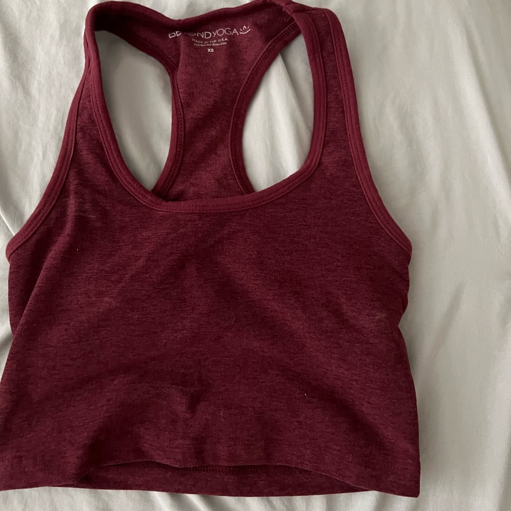 NWOT Beyond Yoga sports bra